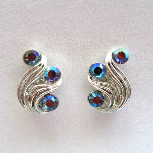 Vintage silver tone swirl clip on earrings with blue aurora borealis rhinestone - Picture 4 of 5